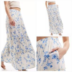🔸️NWT Hollister Cream & Blue Ditsy Floral Tiered Ruffle Skirt Small